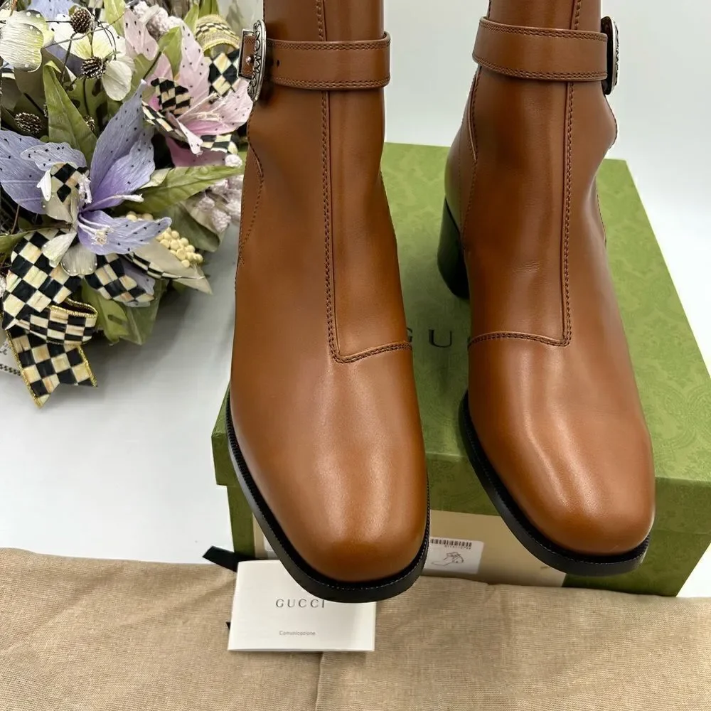 Men’s Gucci, leather ankle boots with buckle size 9 made in Italy